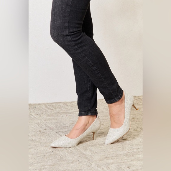 Melody 2" Closed Toe Heels - Picture 1 of 12